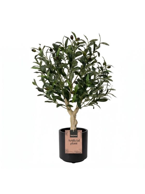Sztuczne drzewko oliwne 80 cm FairyTrees o gęstej koronie z delikatnymi, zielonymi liśćmi i oliwkami na jasnym tle.